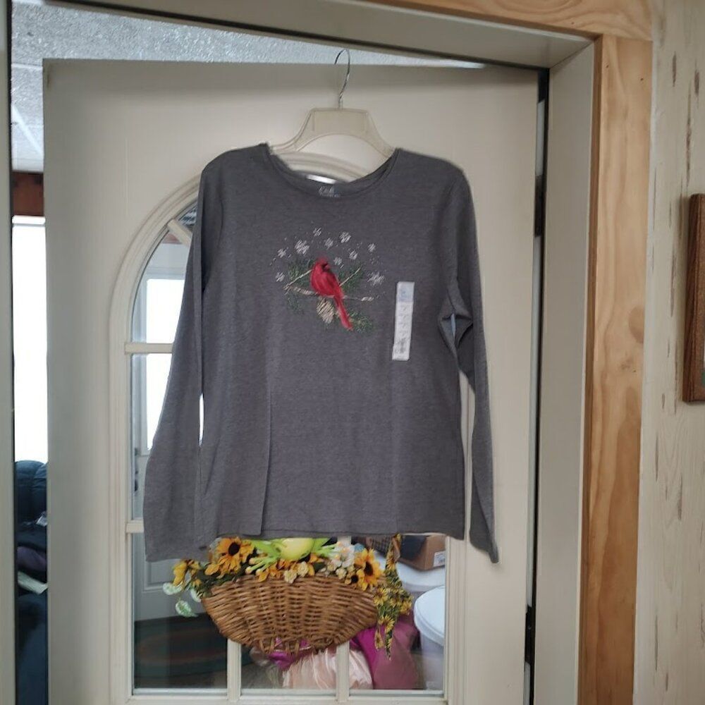 New Croft & Barrow Gray Cardinal Snowflake Long Sleeve Classic Tee Women's M